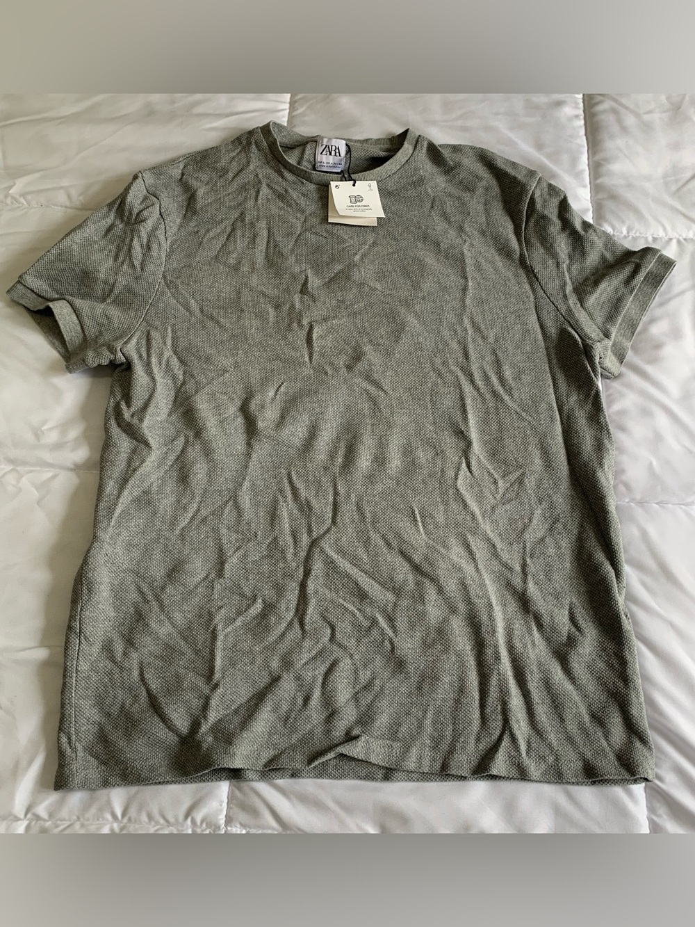 New with tags ZARA mens T-shirt size large